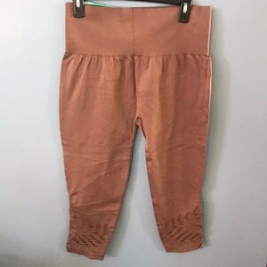 NWT One5One taupe laser cut capri leggings size XL or 1X